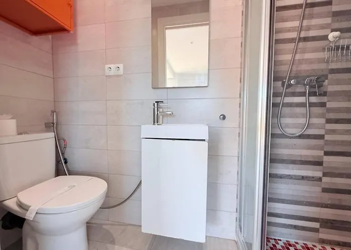 Amazingly Located 2 Bedroom In Boliches شقة